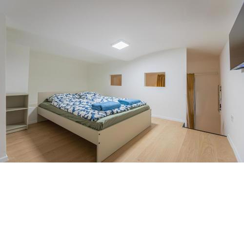 Cute gallery flat in Budapest, Autumn
