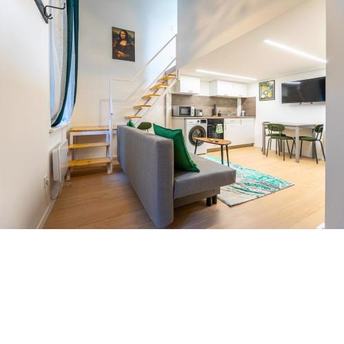 Cute gallery flat in Budapest, Spring