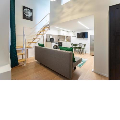 Cute gallery flat in Budapest, Summer
