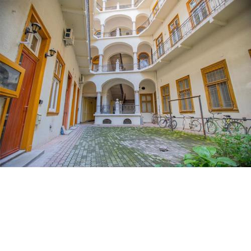 Cute gallery flat in Dob str, Mars