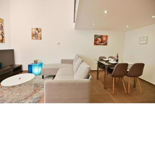 Danube Dwelling Akacfa 41
