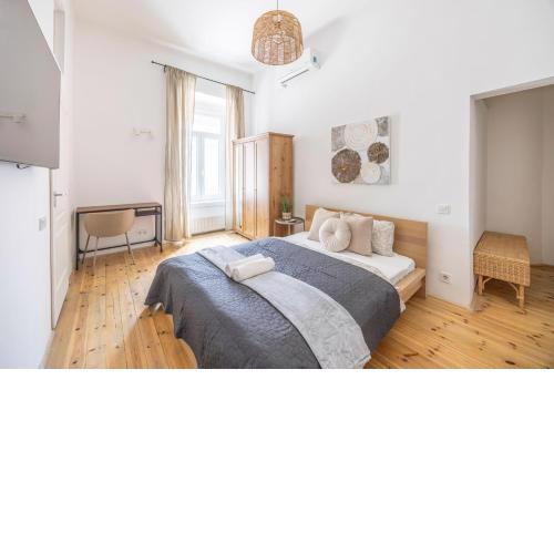 Deluxe Central 4BEDRM Apartment in the Heart of Budapest