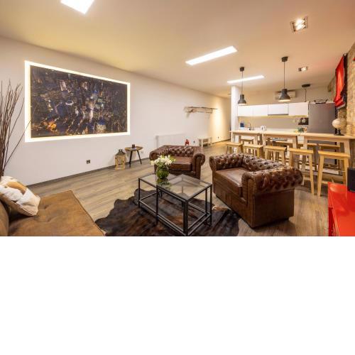 Deluxe Central Elizabeth Residence w/ 4BEDRM, 2BATHRM, 1LVNGRM