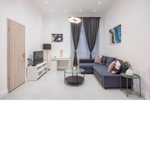 Deluxe & Cozy 1 Bedroom Suites next to the Fashion St