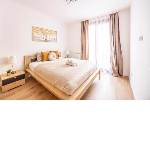 Deluxe K9 Central Suite with Balcony ''Superb Location