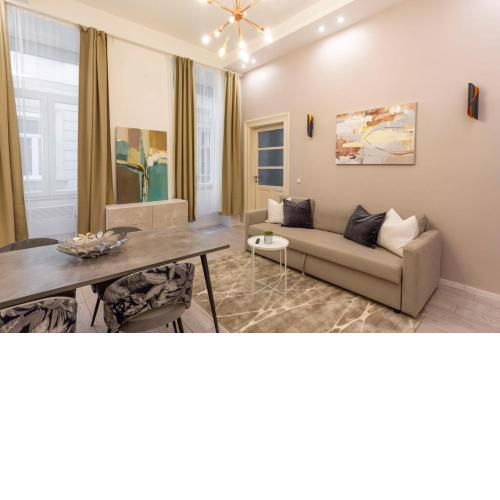 Deluxe Top Center Izabella Apartment By Cavaland