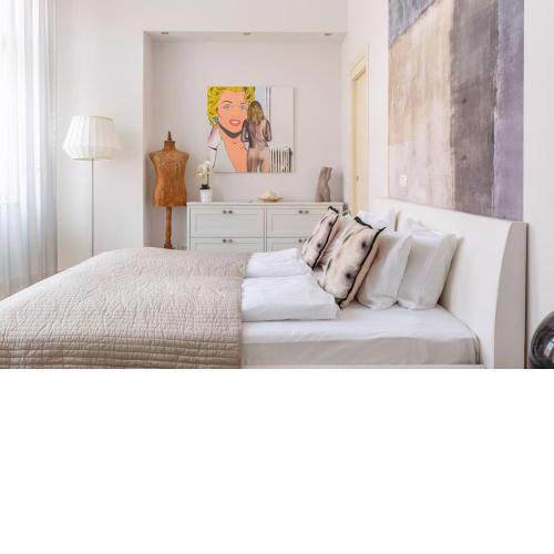 Designer Dream Home with Balcony at Vaci Street