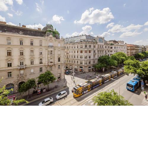 Discover Your Budapest Retreat-Walk to Parliament
