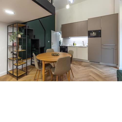 Downtown Luxury Apartment