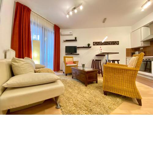 Downtown Vibe-Király I apts w private balcony