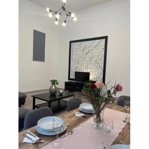 E 37 Downtown Apartments whit Garage opcional