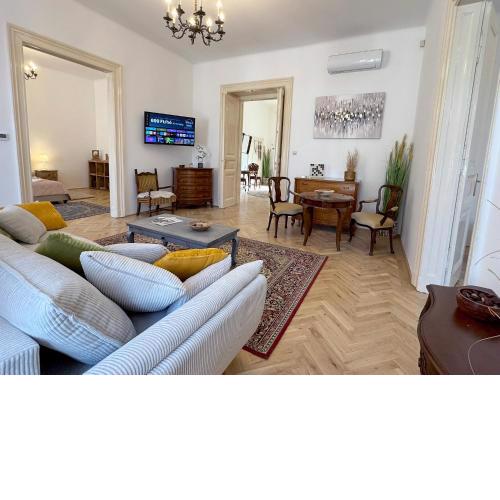 Elegant 125m2 Apartment Downtown Budapest