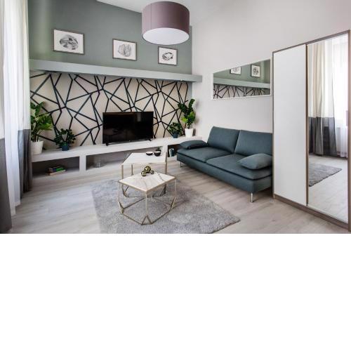 Elegant Duplex Near City Greenery