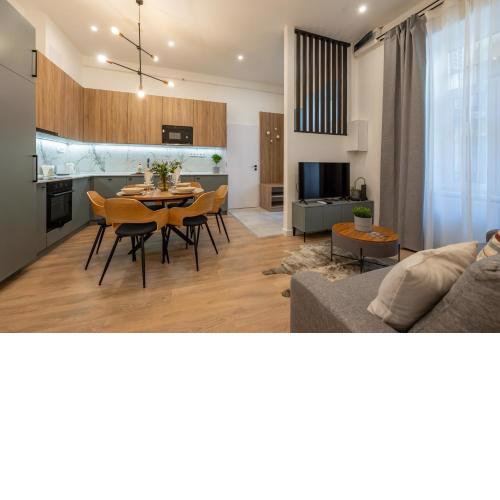 Elisabeth-E40 3 Bedroom Modern Suite