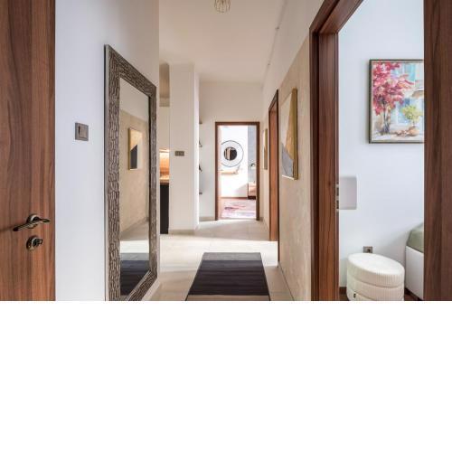 Elisabeth Nest w 2BR and AC by NW