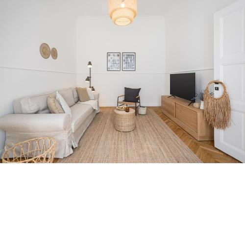Empire Echo 2-BDR Apartment