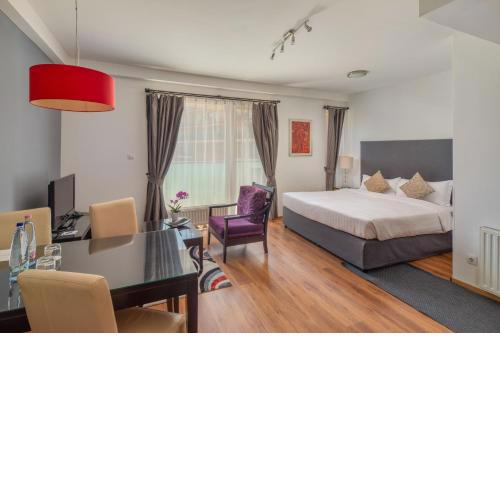 Escala Hotel & Suites