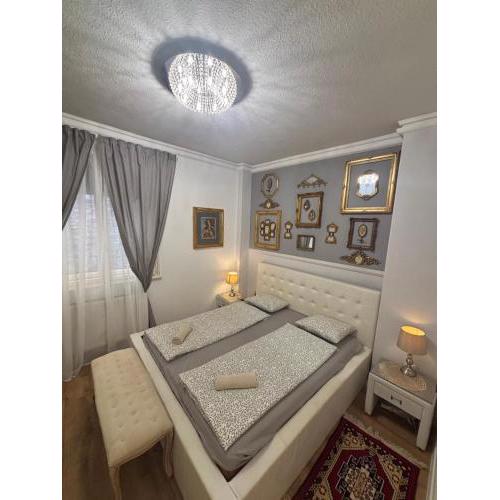 Exclusive Antique apartment next to the fashion street
