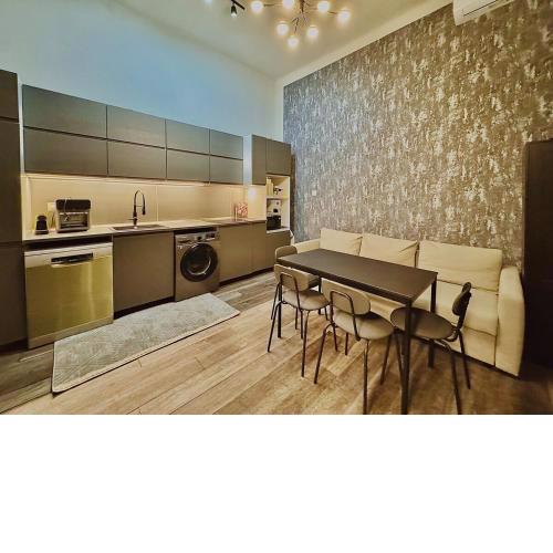 Exclusive Central Residence - Modern 1BR