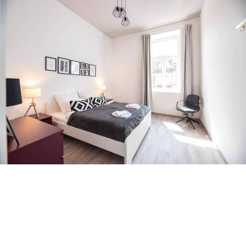 Extra central brand new large home with Air Con