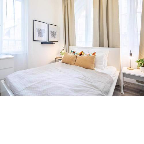 Extra Central Mini Studio - Lively Neighborhood