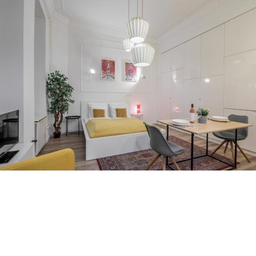 Extra Central Modern Studio