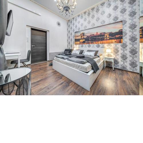 Fashion Street Central Apartment