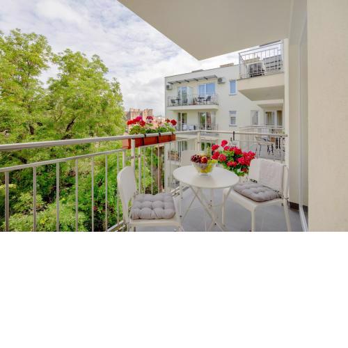 Feel Home SUPERIOR # FREE PARKING # BALCONY # AC