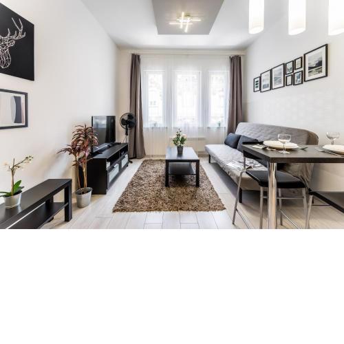 Fleur Créme Apartment