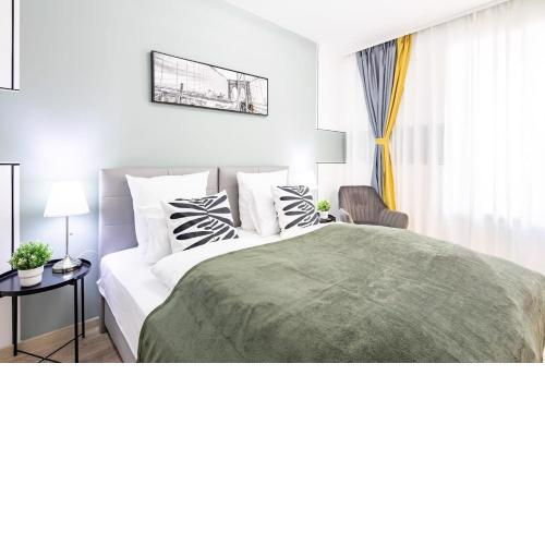 Free Parking - Balcony - Sunny - NEW