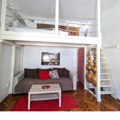 Gallery flat in Party district