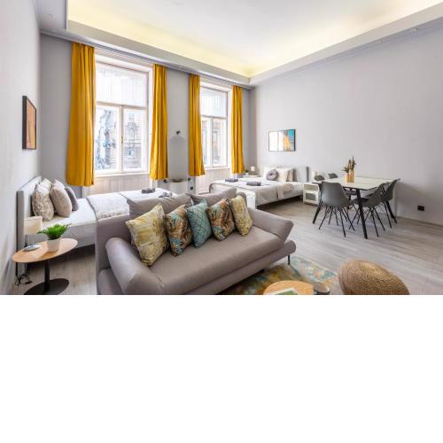Global Living - Downtown Rákóczi Apartment in the Heart of Budapest