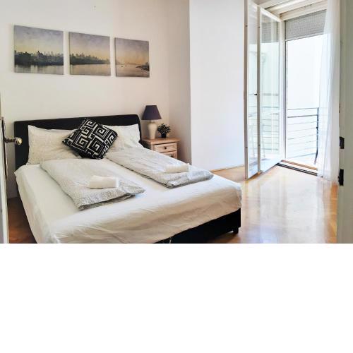 Gold Rose Apartment with 3 rooms
