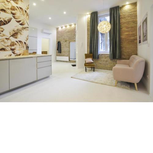 Golden Leaf Apartment