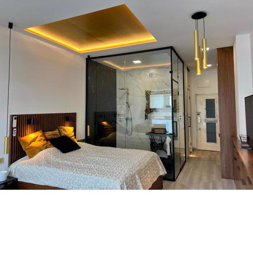 Golden Studio at Erzsebet bridge