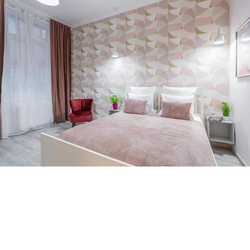 Gorgeous & Super Central Studio
