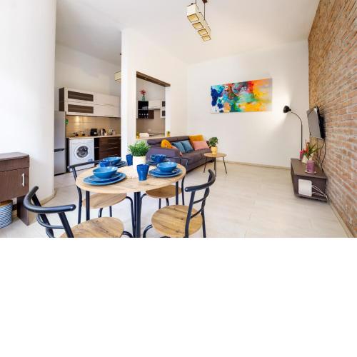 Gozsdu-1 Bedroom Apartment