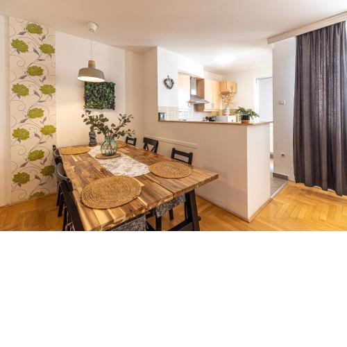Gozsdu White Raven Residence 305