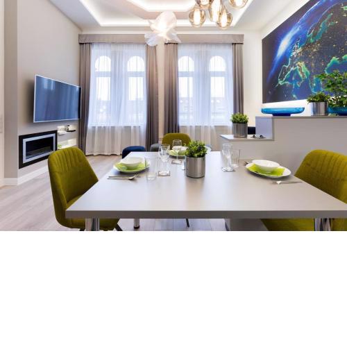 Grand & Luxurious In The Heart Of Budapest, 2BR & 2BT