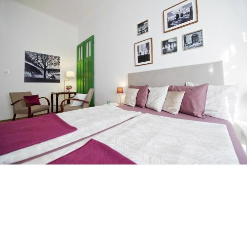 Green Door Family Apartment