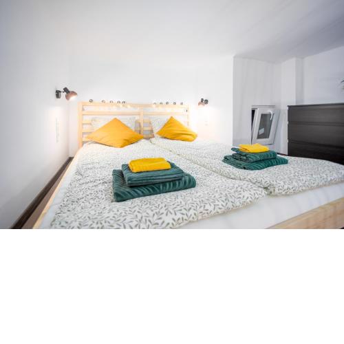 Green Goblin Apartment with FREE PRIVATE PARKING