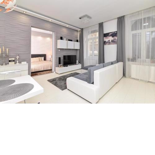 Grey City Comfort 2BR Apartment Near Keleti
