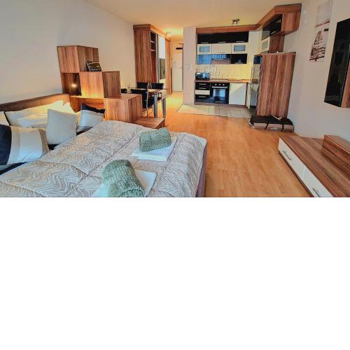 H10 Apartment with FREE Parking