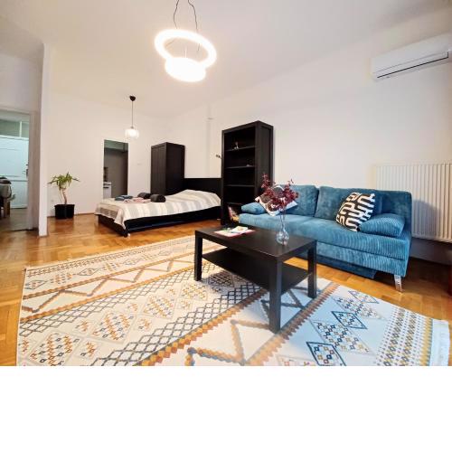 Hero's Square Apartment