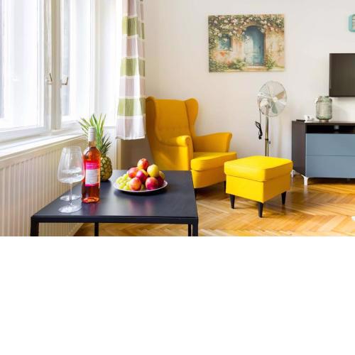 Hidden Gem 1 BR next to OPERA