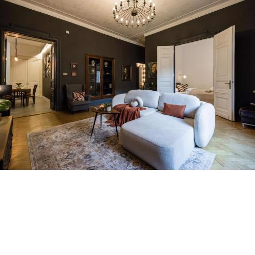 Hidden Gem by Dohany Synagogue & Fashion Street