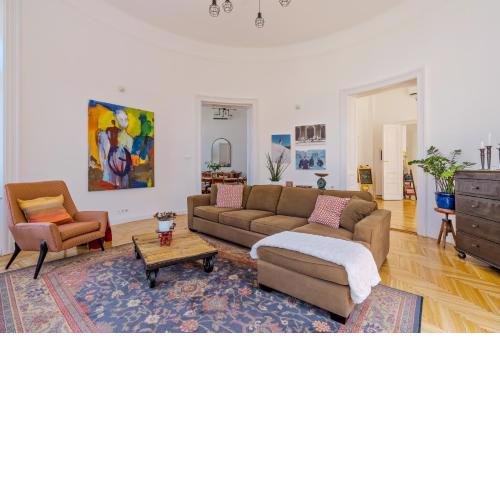 Highrise Art Apartment