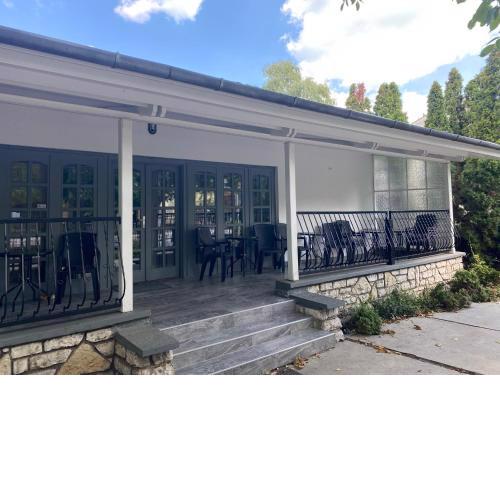 Holiday Apartmanház