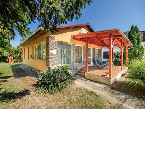 Holiday Home Sunny by Interhome