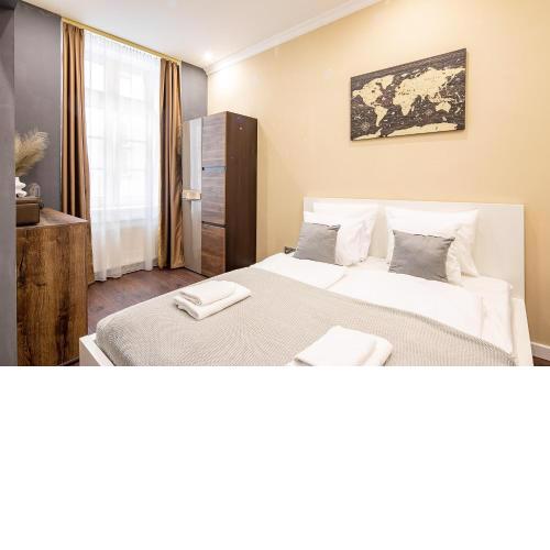 Huge Warm Luxury Apartment